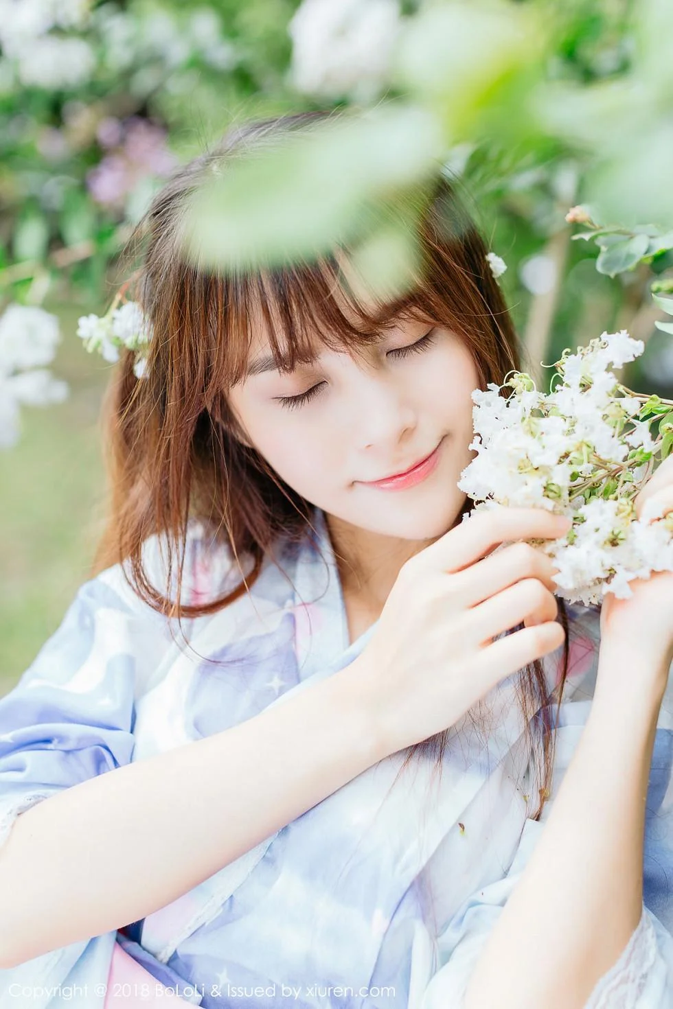 夏美酱户外日系百花裙配白丝袜清新迷人写真 第 87 张
