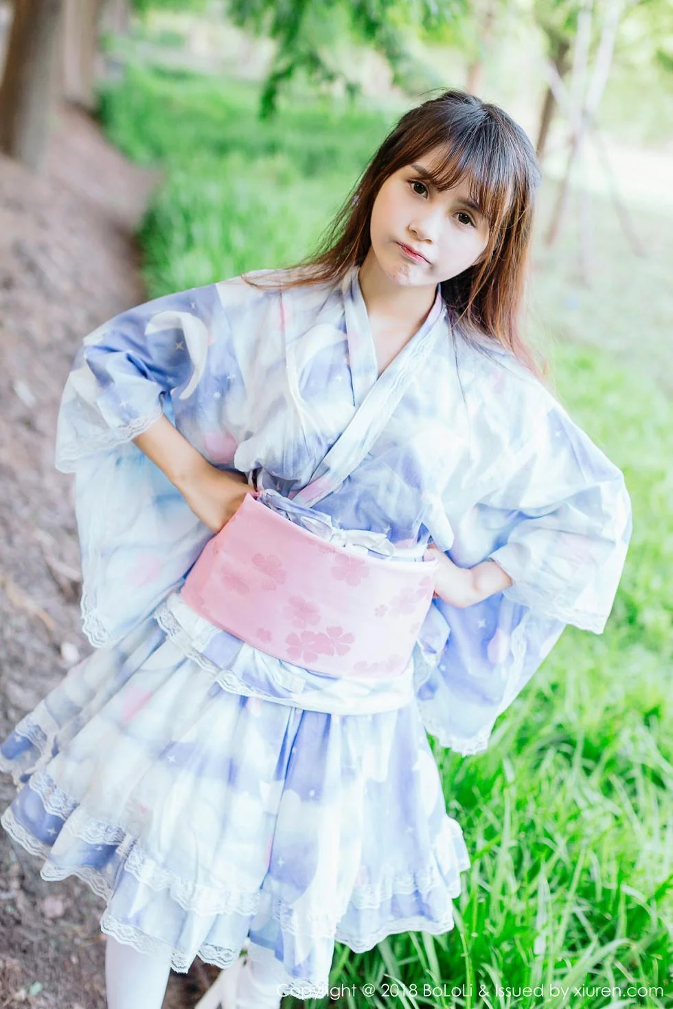 夏美酱户外日系百花裙配白丝袜清新迷人写真 第 95 张