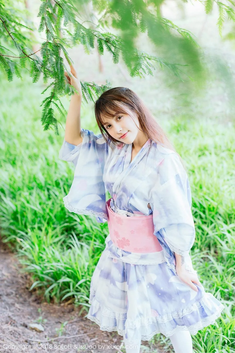 夏美酱户外日系百花裙配白丝袜清新迷人写真 第 97 张