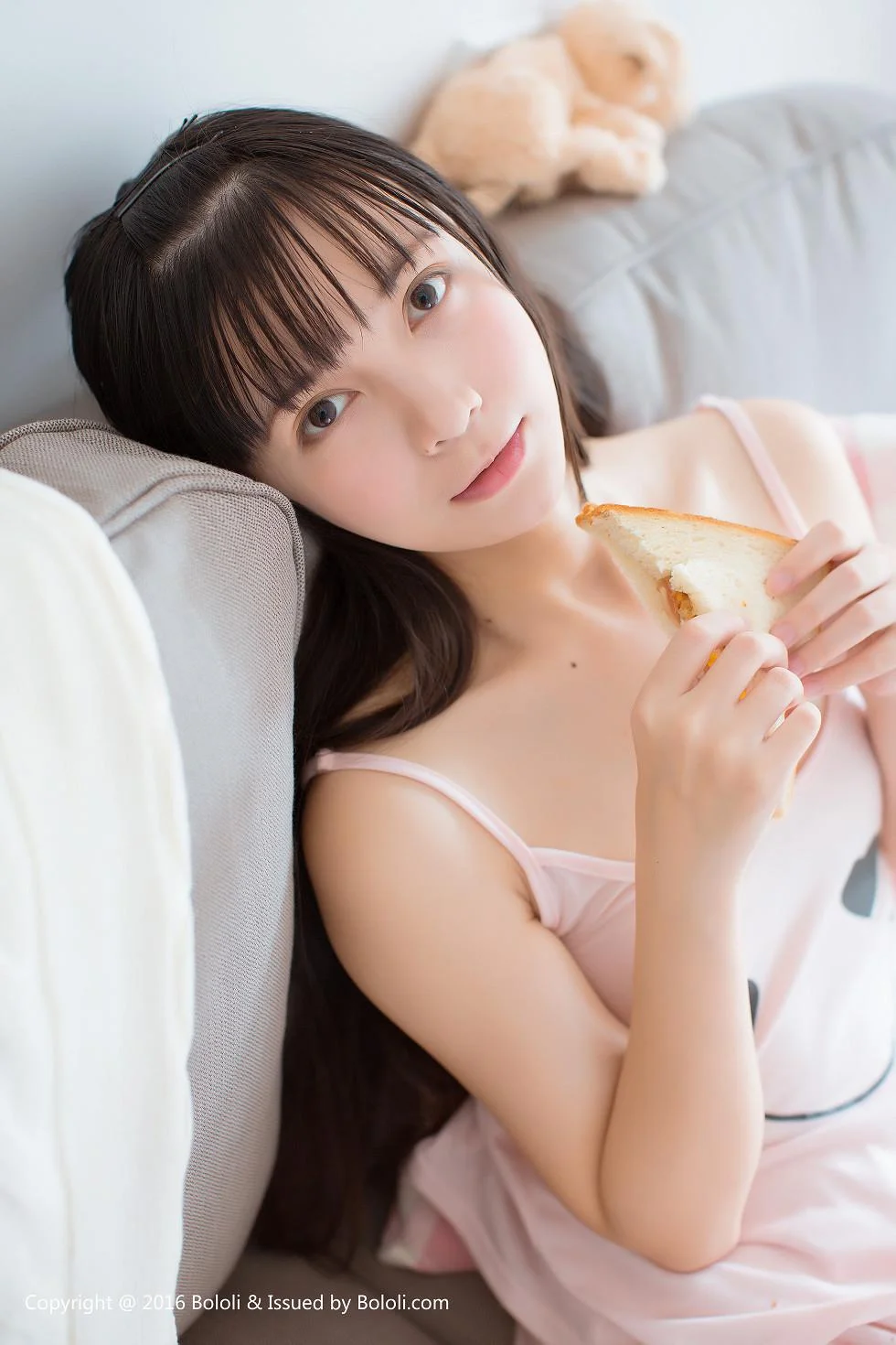 美少女鱼丸居家私房粉色卡通睡衣小女友视角迷人写真 第 11 张
