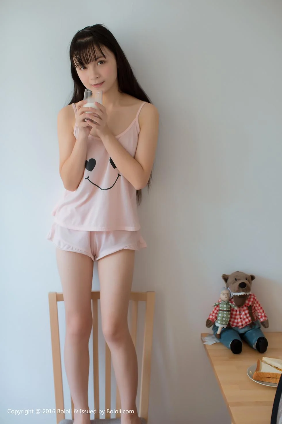 美少女鱼丸居家私房粉色卡通睡衣小女友视角迷人写真 第 48 张