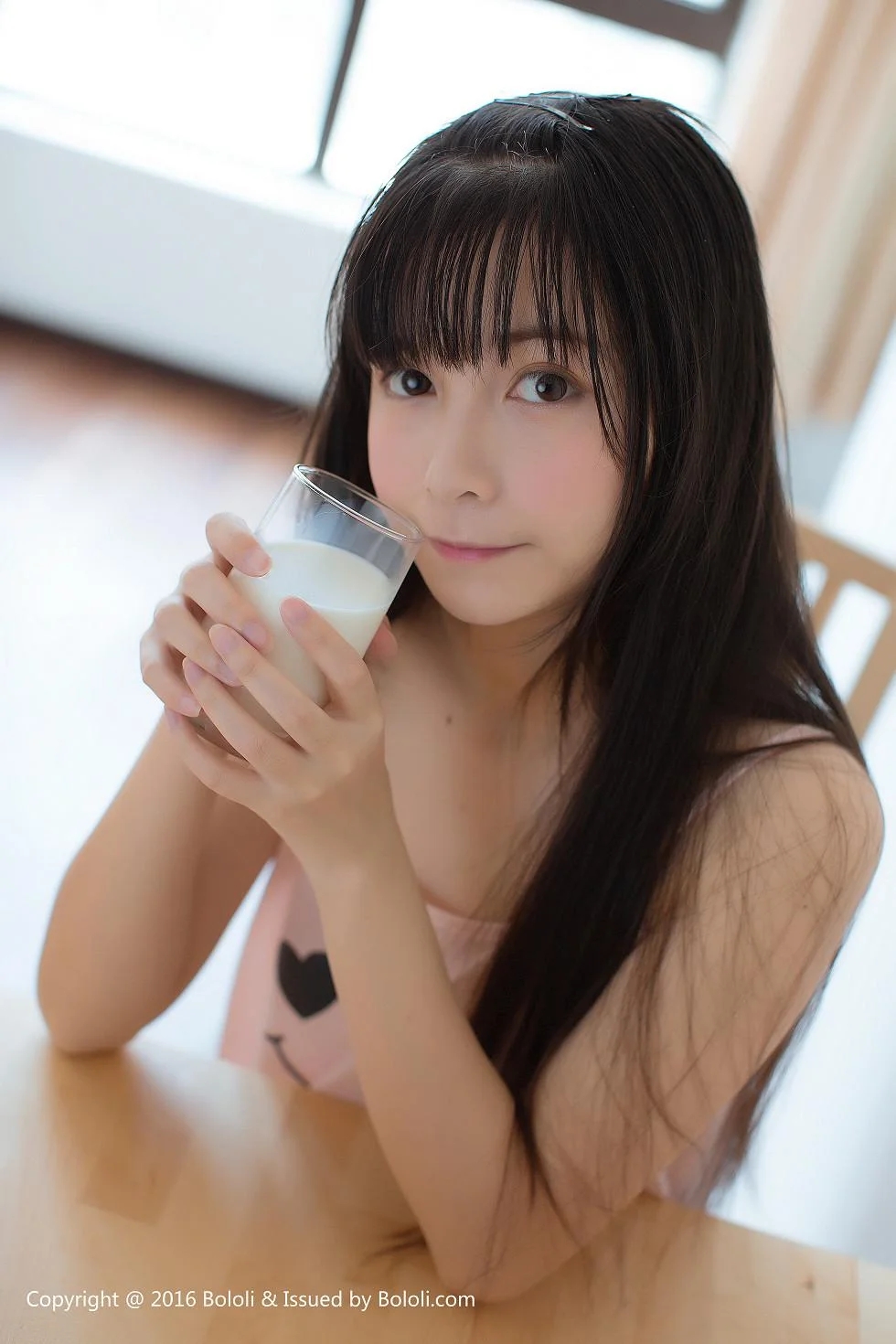 美少女鱼丸居家私房粉色卡通睡衣小女友视角迷人写真 第 49 张