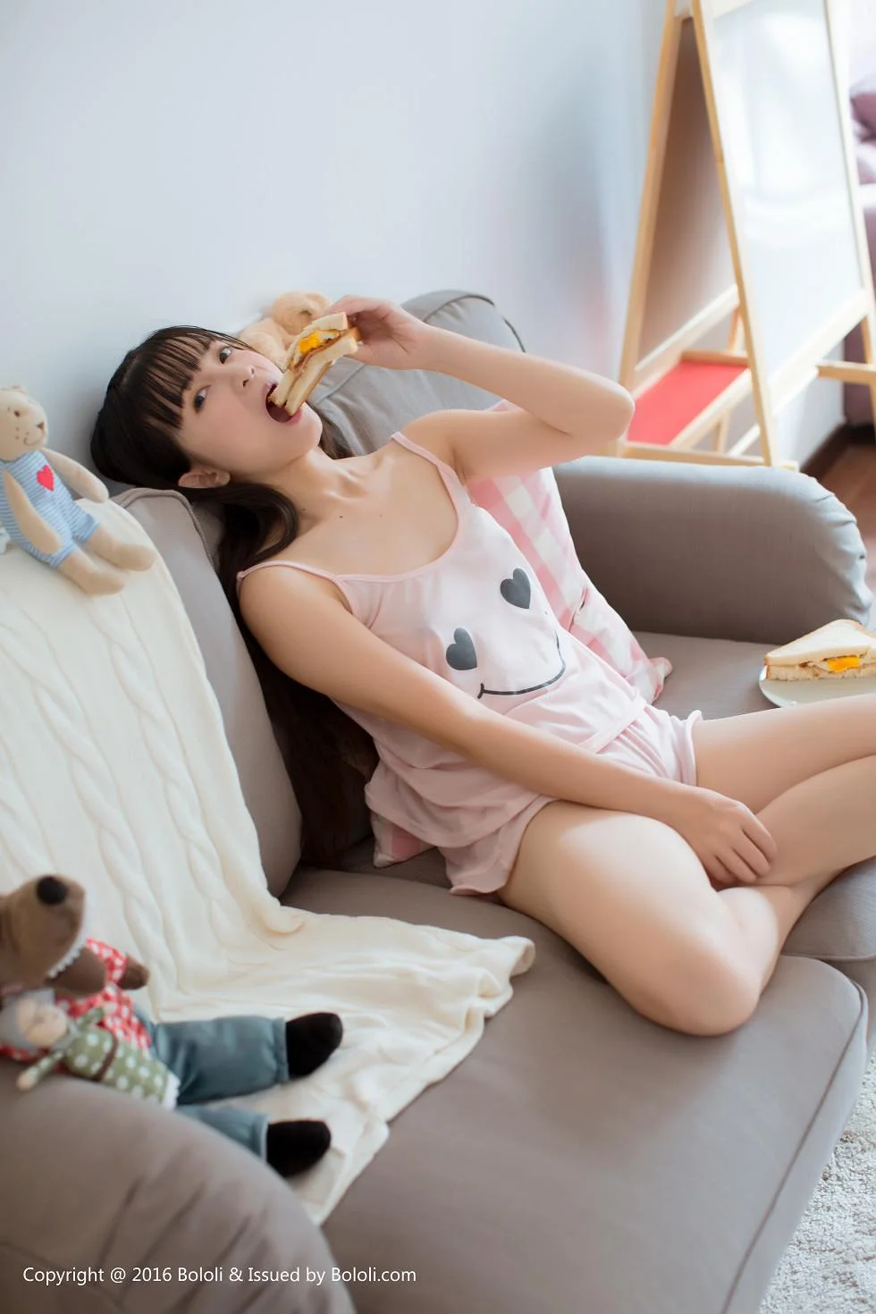 美少女鱼丸居家私房粉色卡通睡衣小女友视角迷人写真 第 6 张