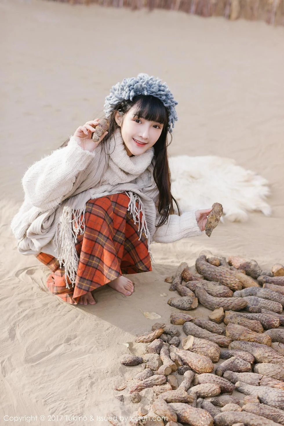 美女主播之应冬日栅栏里的阳光美少女清新迷人写真 第 13 张