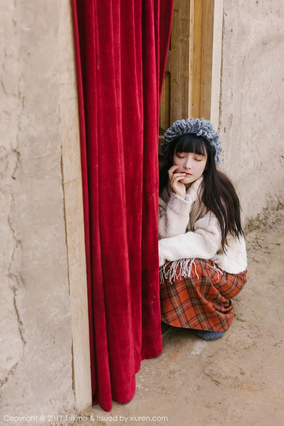 美女主播之应冬日栅栏里的阳光美少女清新迷人写真 第 28 张