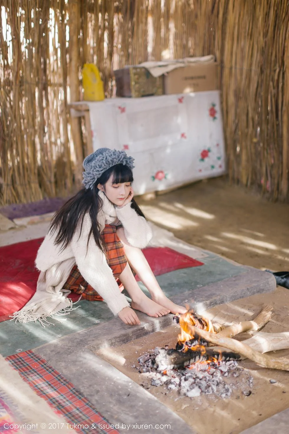 美女主播之应冬日栅栏里的阳光美少女清新迷人写真 第 29 张