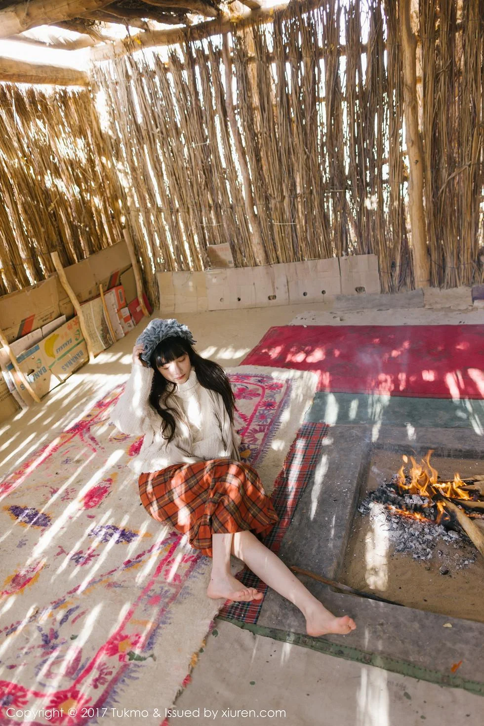 美女主播之应冬日栅栏里的阳光美少女清新迷人写真 第 38 张