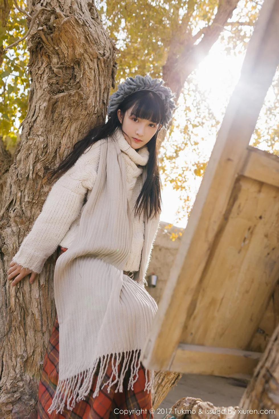 美女主播之应冬日栅栏里的阳光美少女清新迷人写真 第 39 张