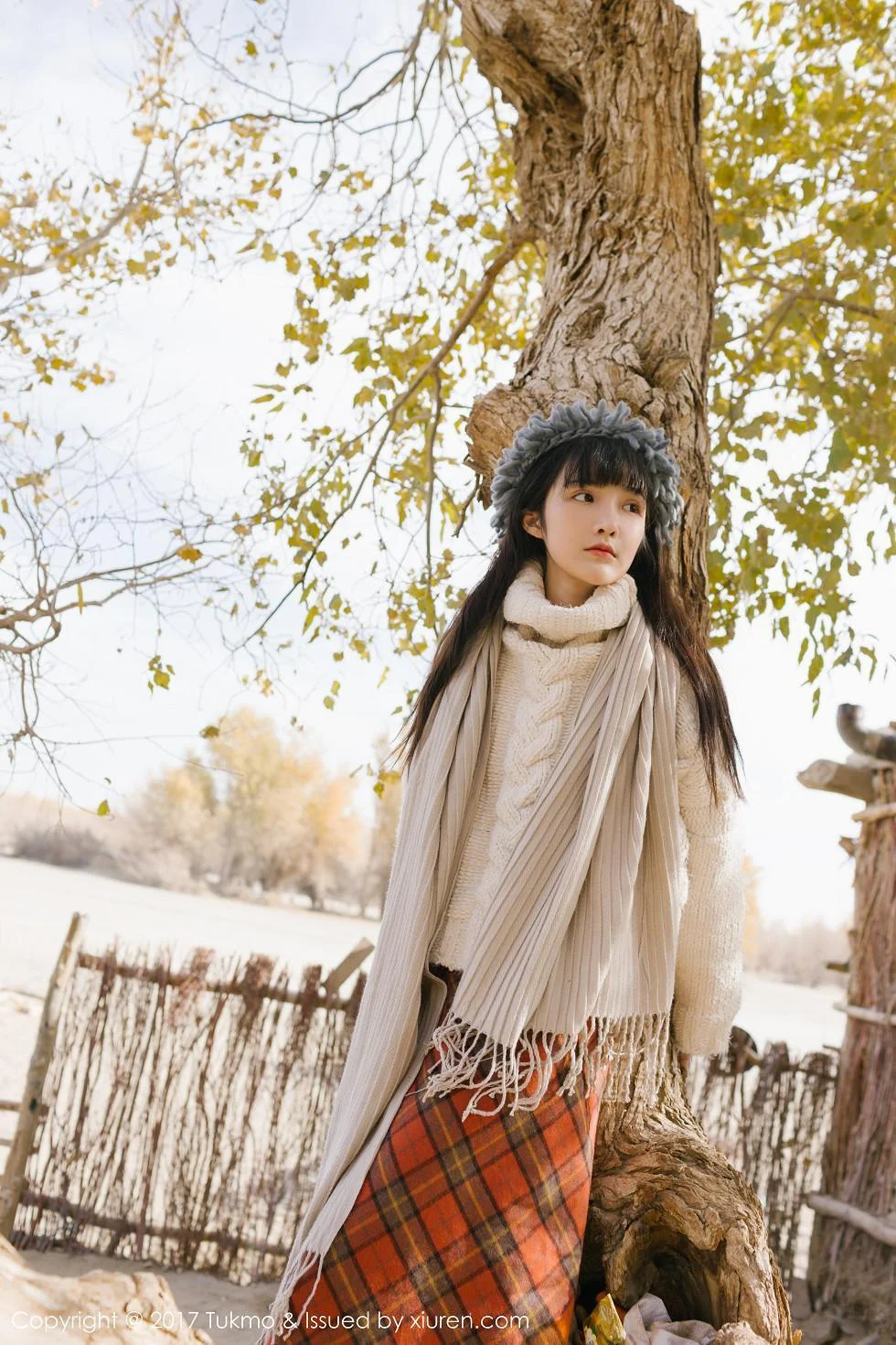 美女主播之应冬日栅栏里的阳光美少女清新迷人写真 第 43 张