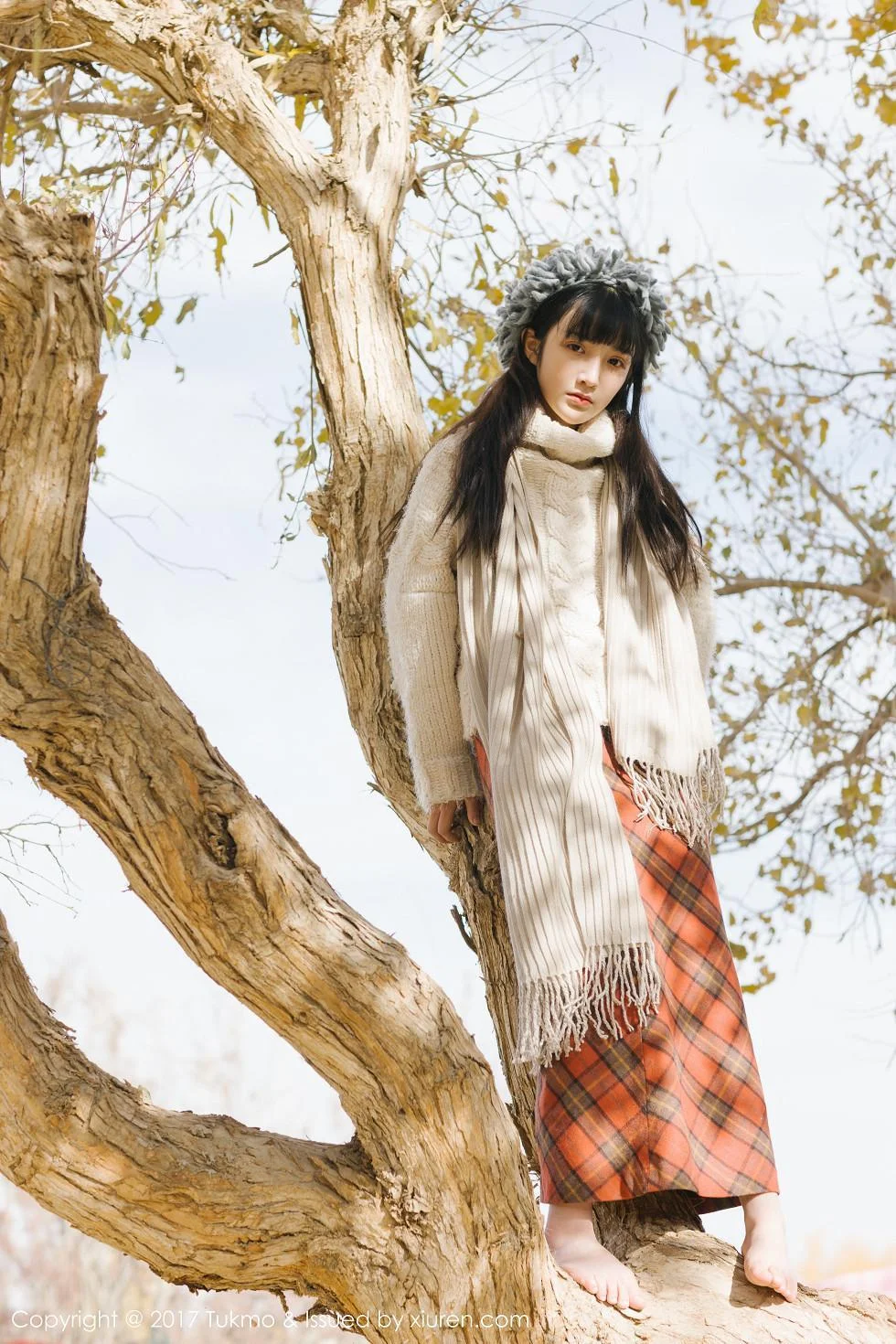 美女主播之应冬日栅栏里的阳光美少女清新迷人写真 第 49 张