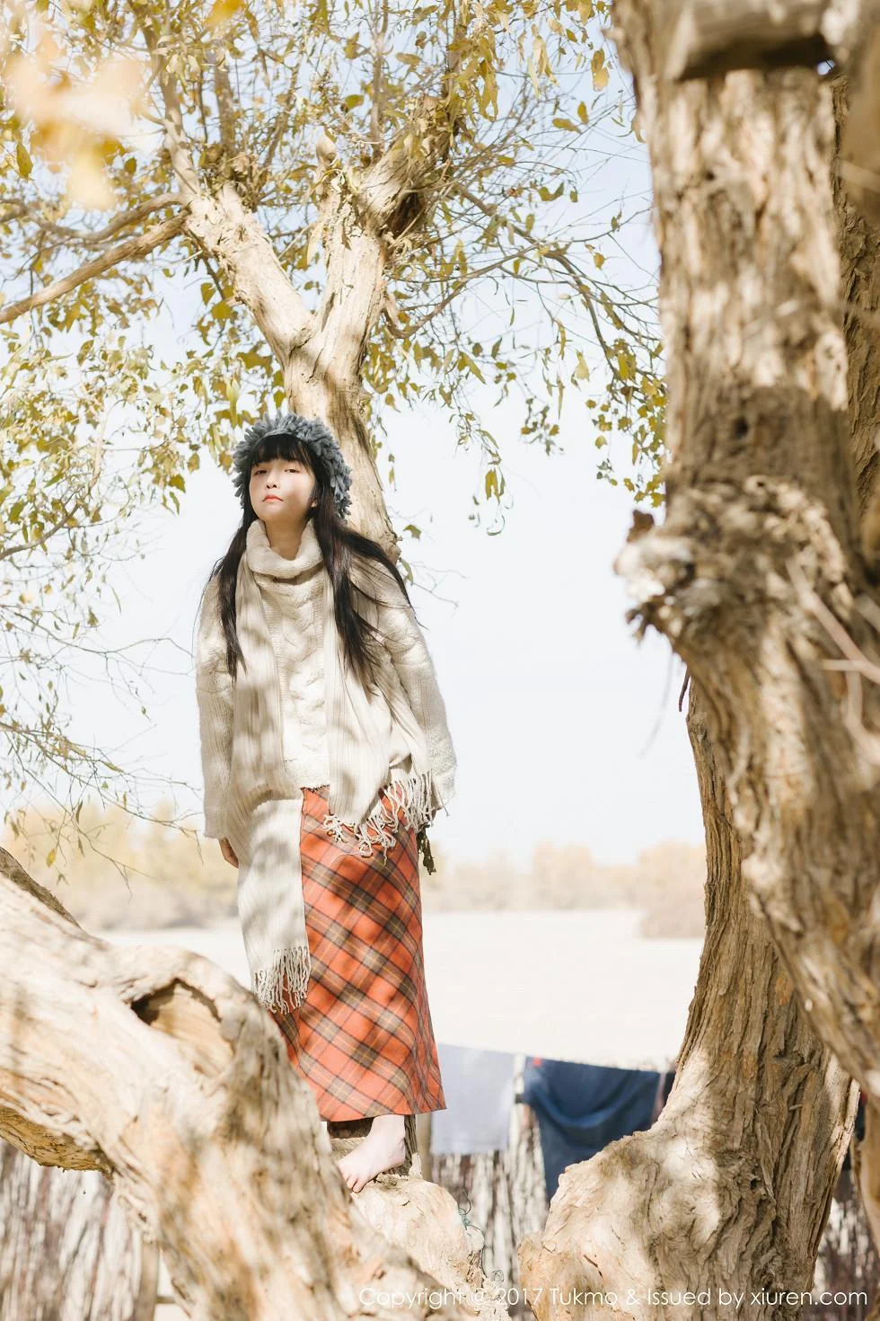 美女主播之应冬日栅栏里的阳光美少女清新迷人写真 第 51 张