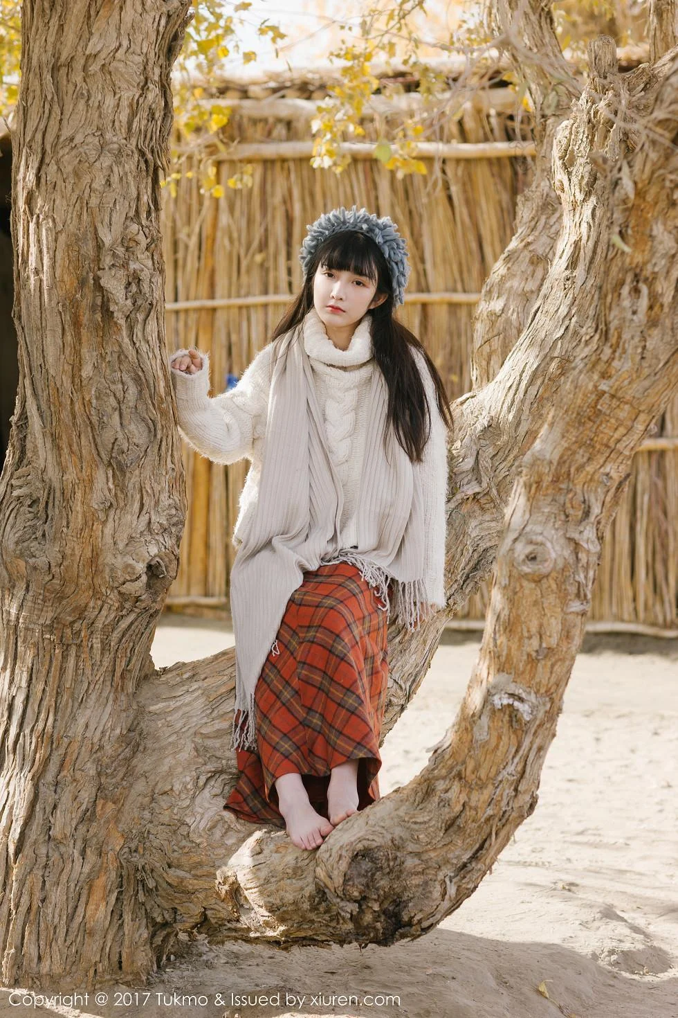 美女主播之应冬日栅栏里的阳光美少女清新迷人写真 第 53 张