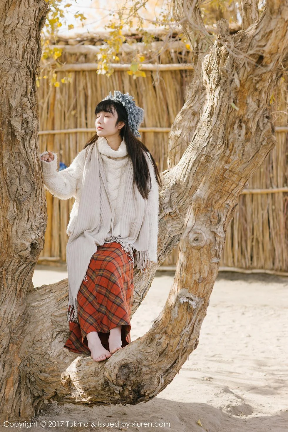 美女主播之应冬日栅栏里的阳光美少女清新迷人写真 第 55 张