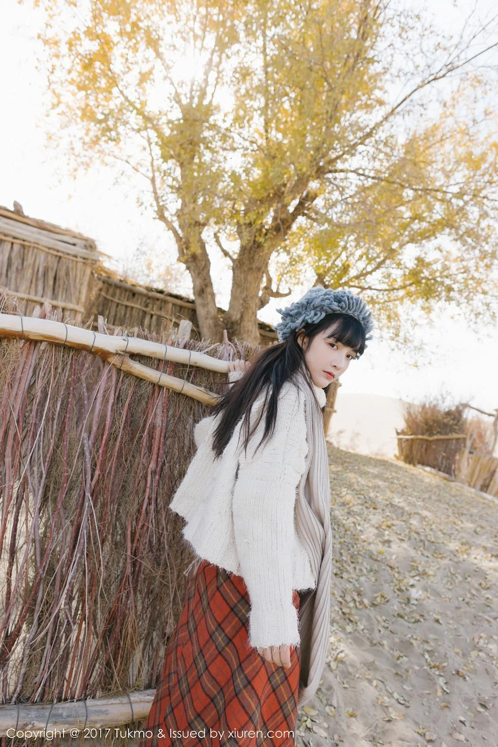 美女主播之应冬日栅栏里的阳光美少女清新迷人写真 第 63 张