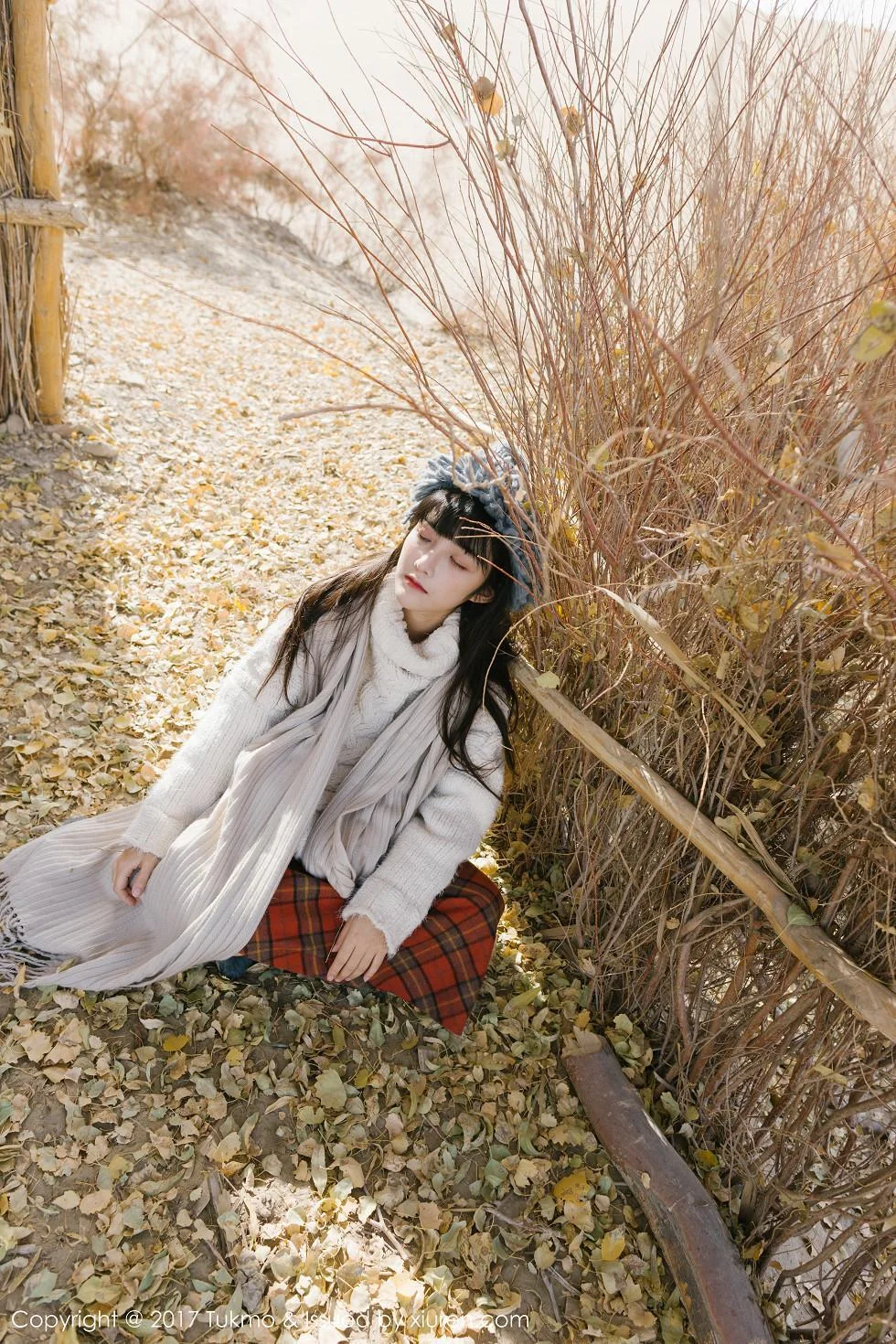美女主播之应冬日栅栏里的阳光美少女清新迷人写真 第 65 张
