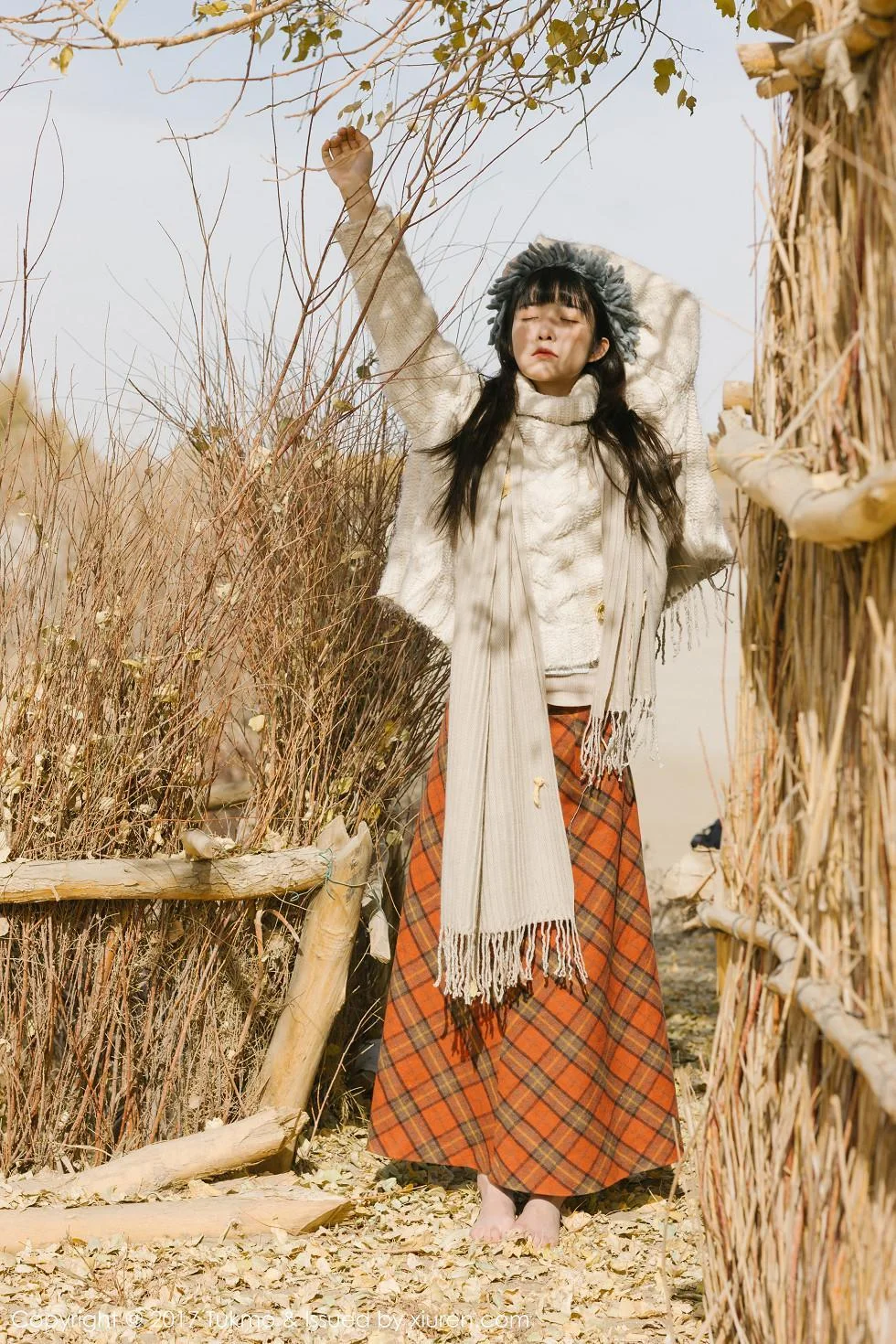 美女主播之应冬日栅栏里的阳光美少女清新迷人写真 第 70 张