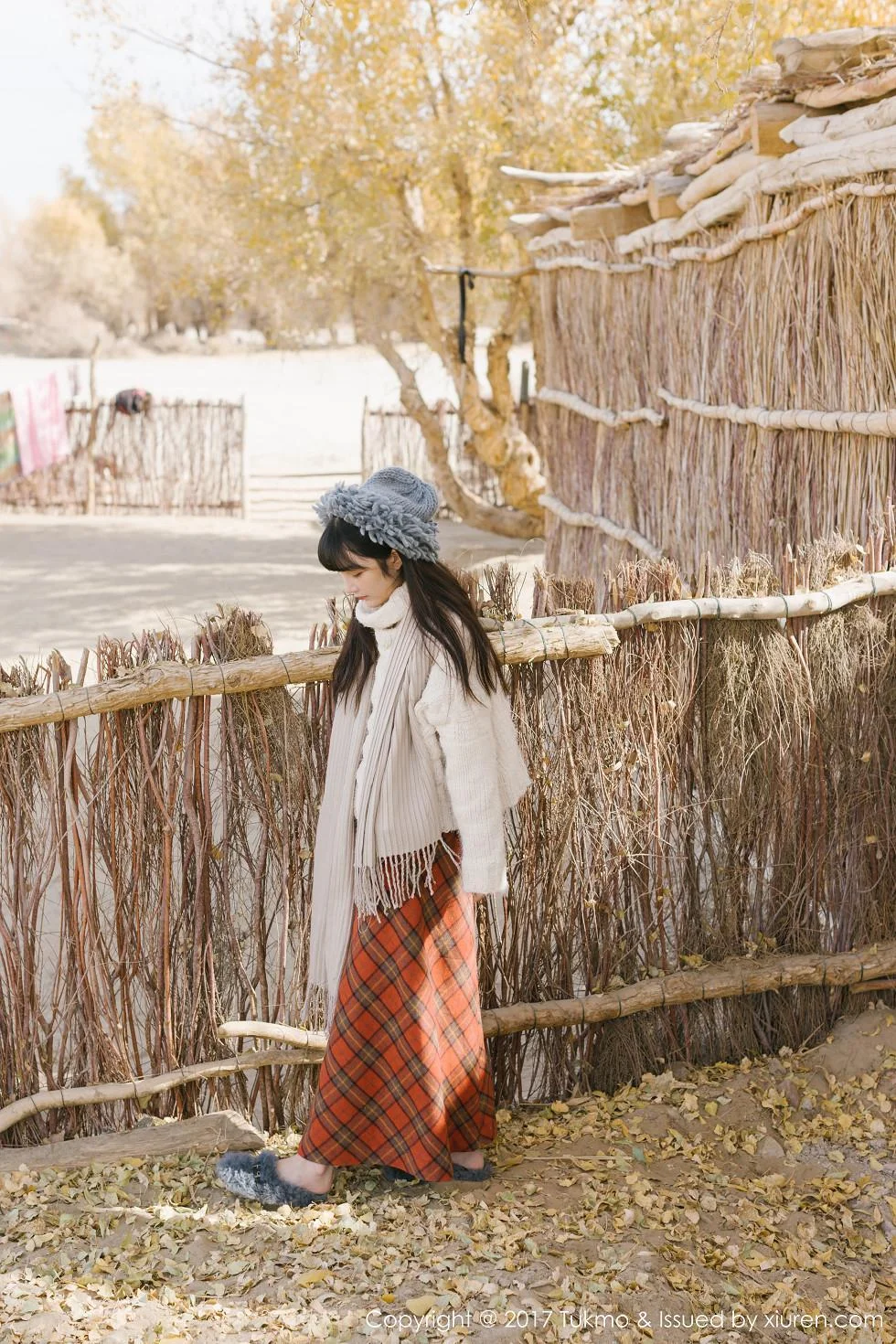 美女主播之应冬日栅栏里的阳光美少女清新迷人写真 第 73 张