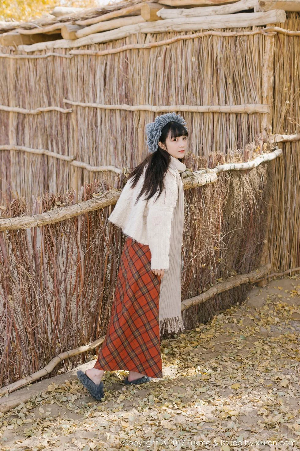 美女主播之应冬日栅栏里的阳光美少女清新迷人写真 第 75 张