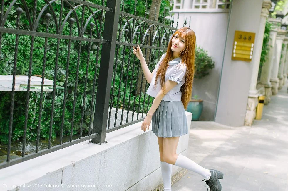 赵乃莹性感学生装及成熟红色连身裙清爽迷人写真 第 1 张