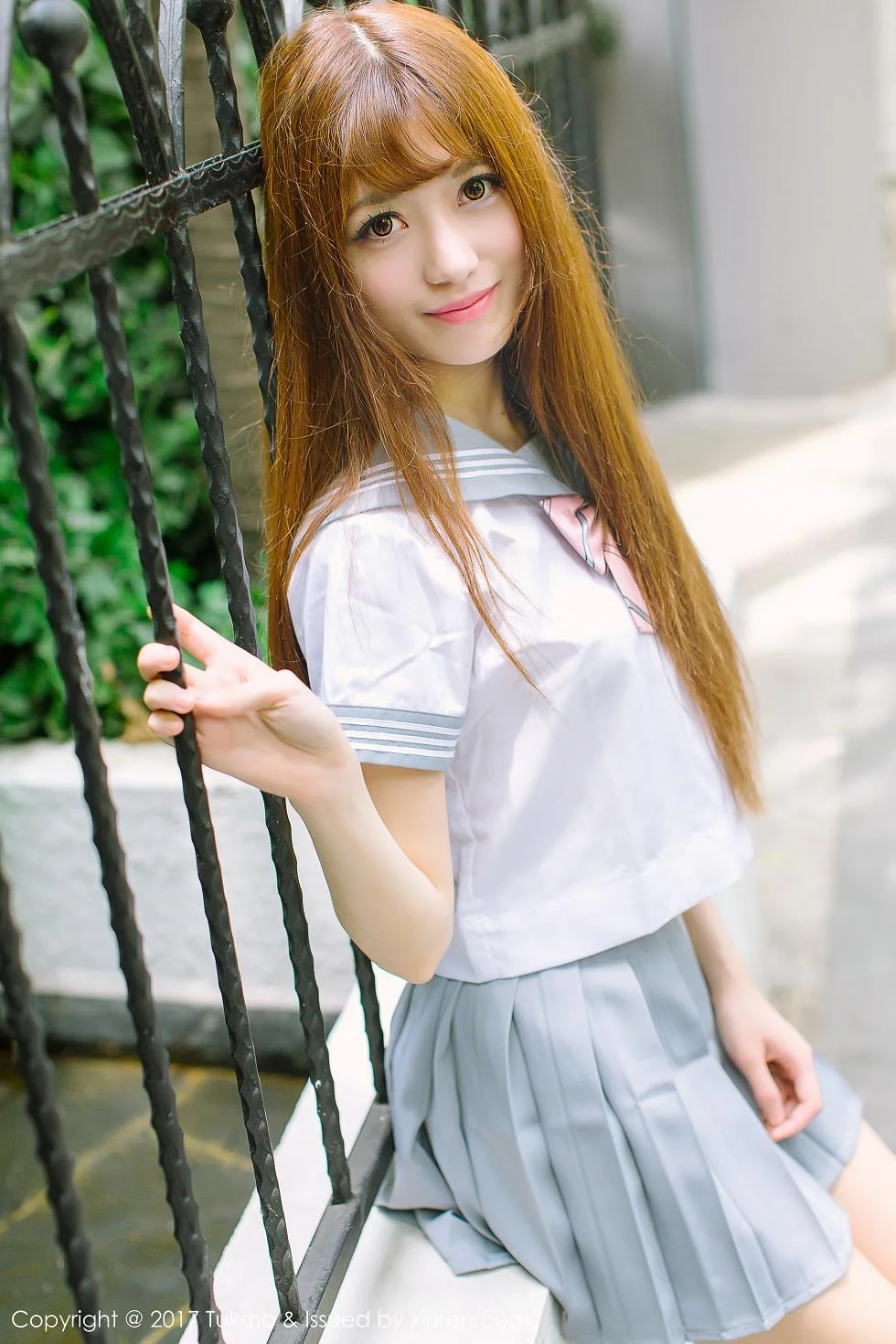 赵乃莹性感学生装及成熟红色连身裙清爽迷人写真 第 3 张
