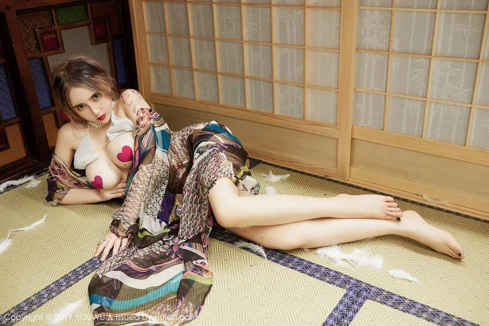 温心怡私房情趣内衣半脱露豪乳血滴子遮点极致绝美写真 第 77 张