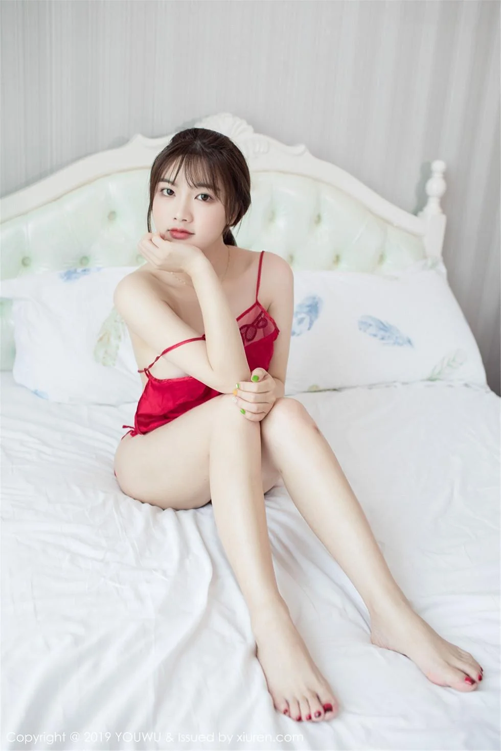 小仓鼠私房性感红色肚兜配丁字裤秀火辣身材绝美写真 第 19 张