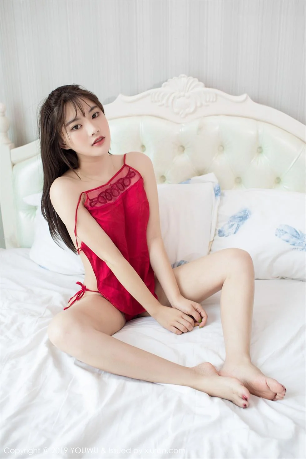 小仓鼠私房性感红色肚兜配丁字裤秀火辣身材绝美写真 第 53 张