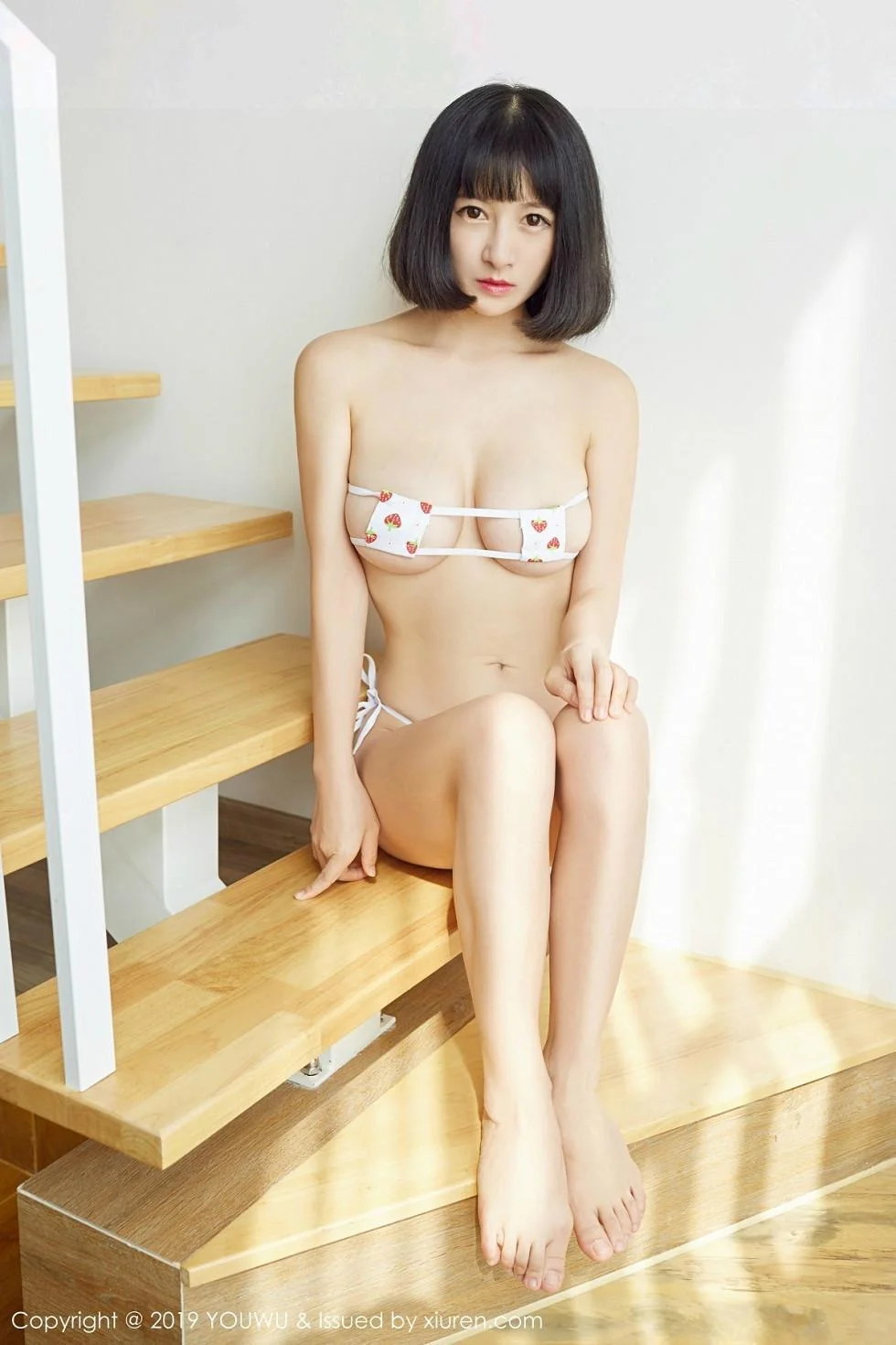 小探戈私房内衣配吊带黑丝半脱露豪乳遮点绝美写真 第 2 张