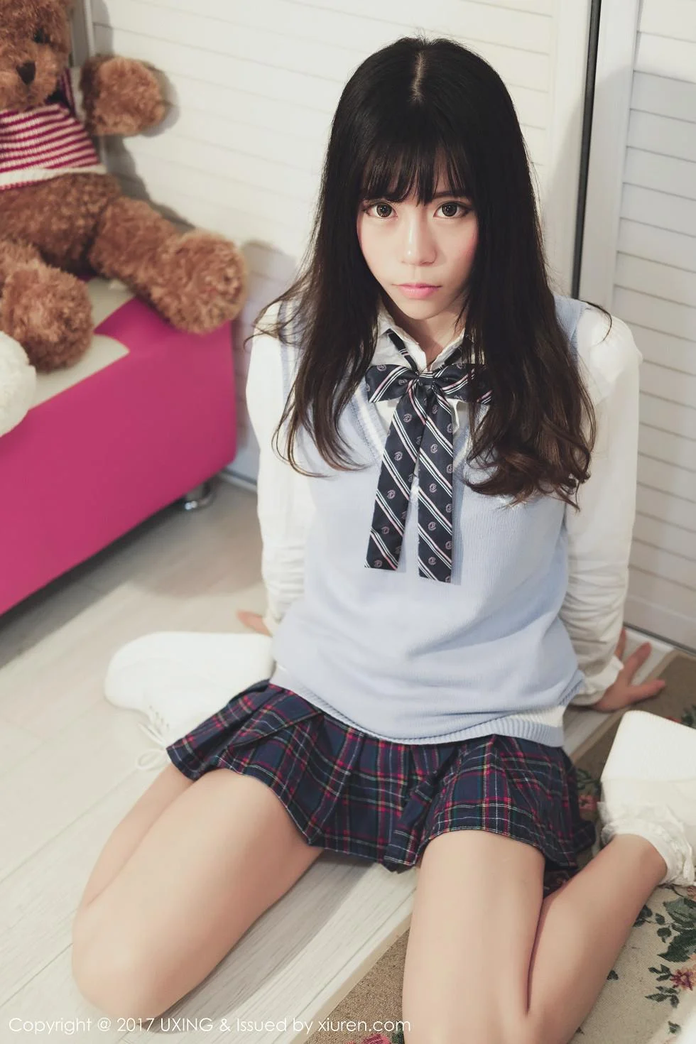 Yo酱居家学生装+白色蕾丝袜清爽美萝莉性感写真 第 5 张