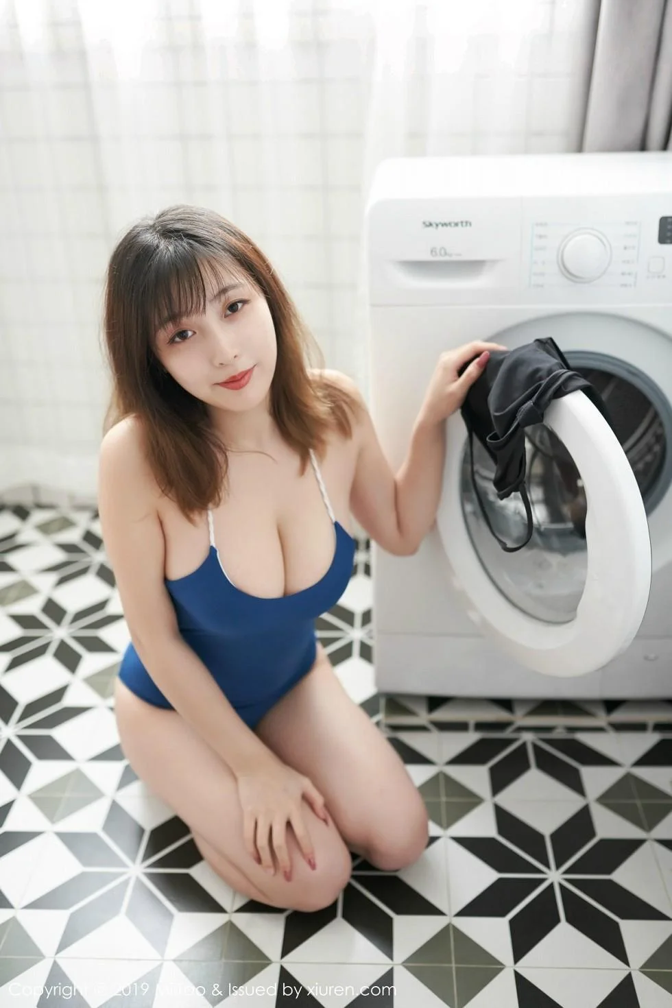 美绪黑色高叉连体内衣全脱露豪乳翘臀雪嫩绝美写真 第 72 张