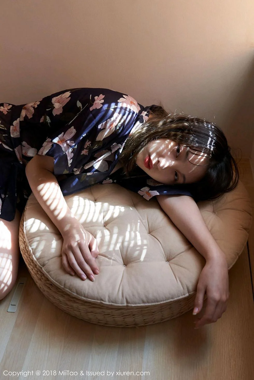美绪私房真空开背毛衣露豪乳翘臀大尺度撩人绝美写真 第 23 张