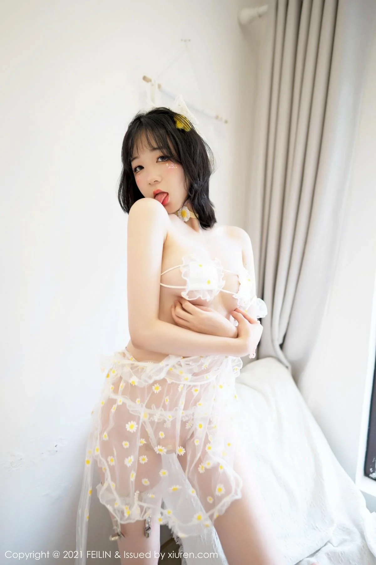 龙女宝宝私房床上轻透迷人服饰透视秀火辣身材绝美写真 第 84 张