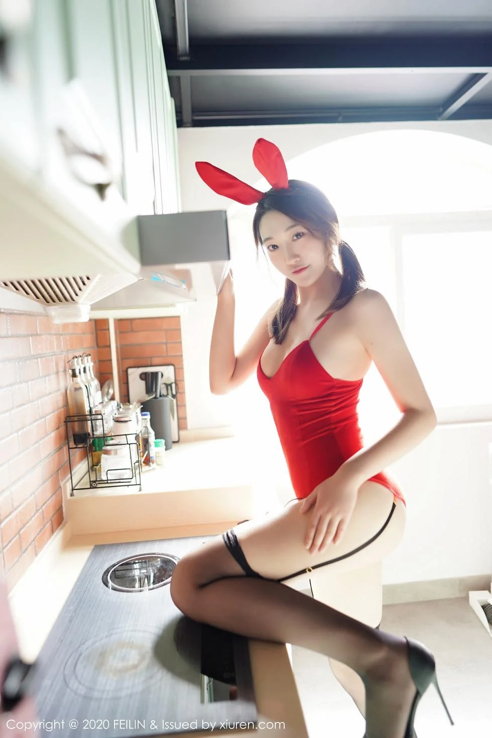 A.小熊猫私房红色兔女郎配吊带黑丝秀完美身材绝美写真 第 43 张