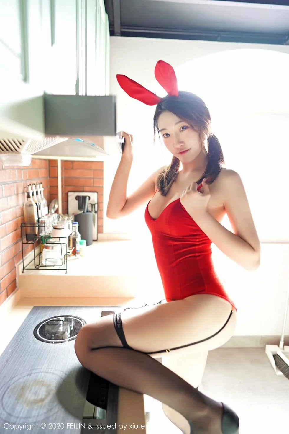 A.小熊猫私房红色兔女郎配吊带黑丝秀完美身材绝美写真 第 47 张