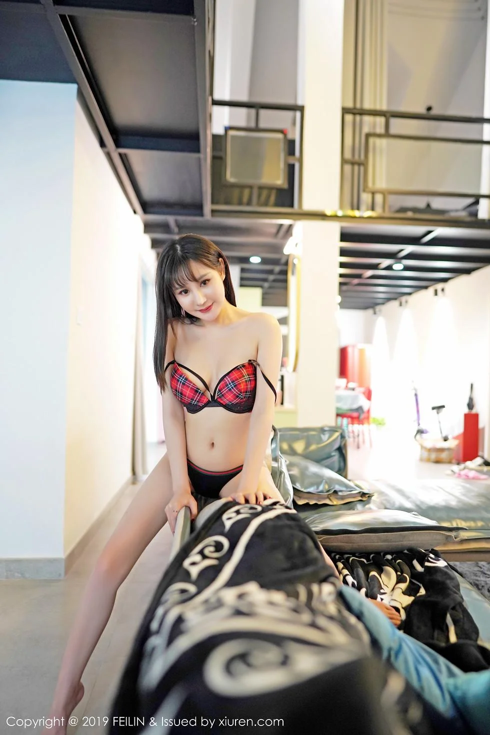 Celina青妍私房薄纱透视内衣+真空白衬衣秀豪乳绝美写真 第 6 张