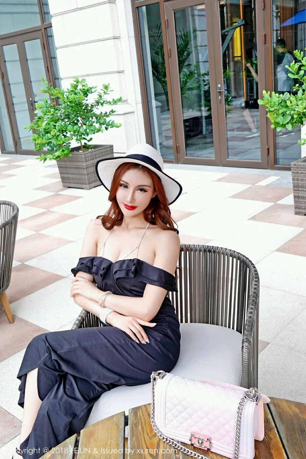 曼苏拉娜居家私房露傲人豪乳胶带遮点摄人绝美写真 第 20 张
