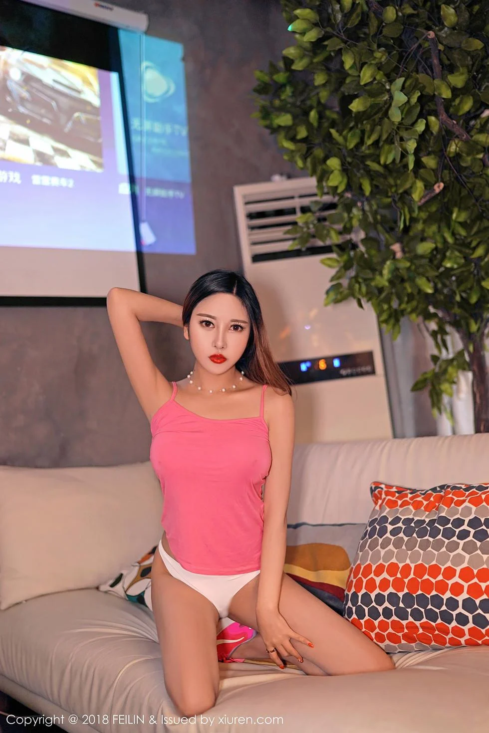 李梓熙私房粉色吊带薄纱裙秀浑圆豪乳火辣绝美写真 第 20 张