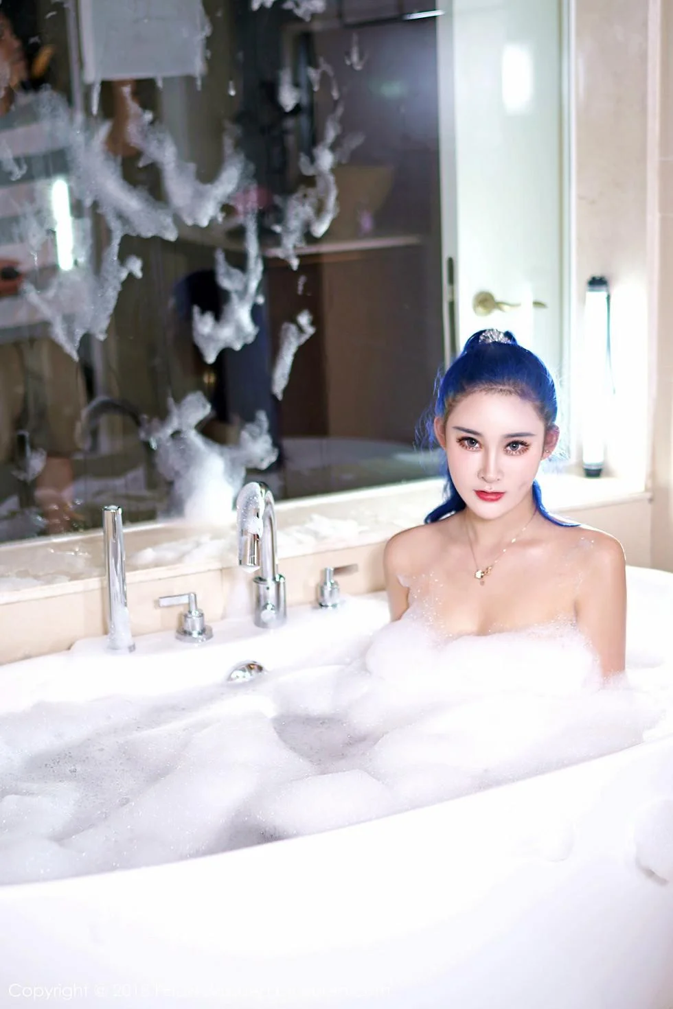 喵莫儿私房全裸火辣胴体配黑色蕾丝丁字裤喷血绝美写真 第 66 张