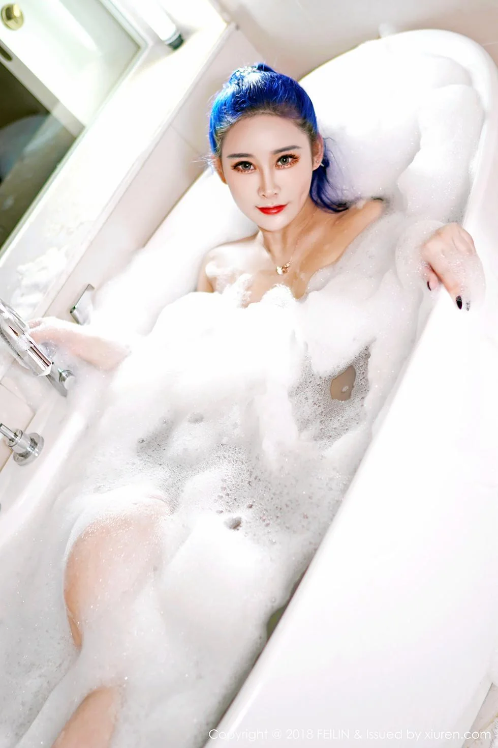 喵莫儿私房全裸火辣胴体配黑色蕾丝丁字裤喷血绝美写真 第 70 张