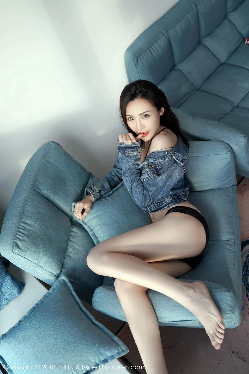美女主播Hana妹半脱牛仔衣性感黑色蕾丝内衣绝美写真 第 23 张