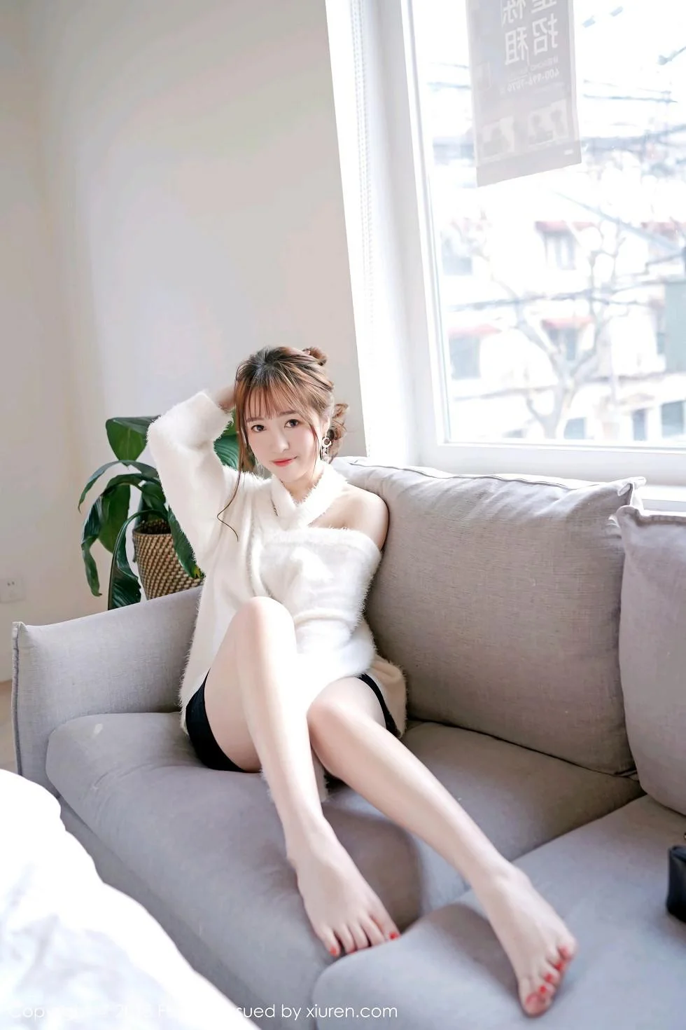 清纯妹子yumi黄奕清居家床上大尺度全裸奶油遮点喷血绝美写真 第 13 张