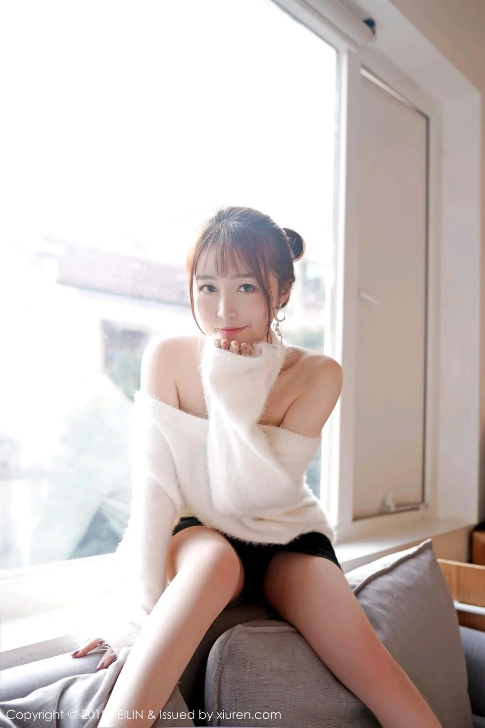 清纯妹子yumi黄奕清居家床上大尺度全裸奶油遮点喷血绝美写真 第 21 张