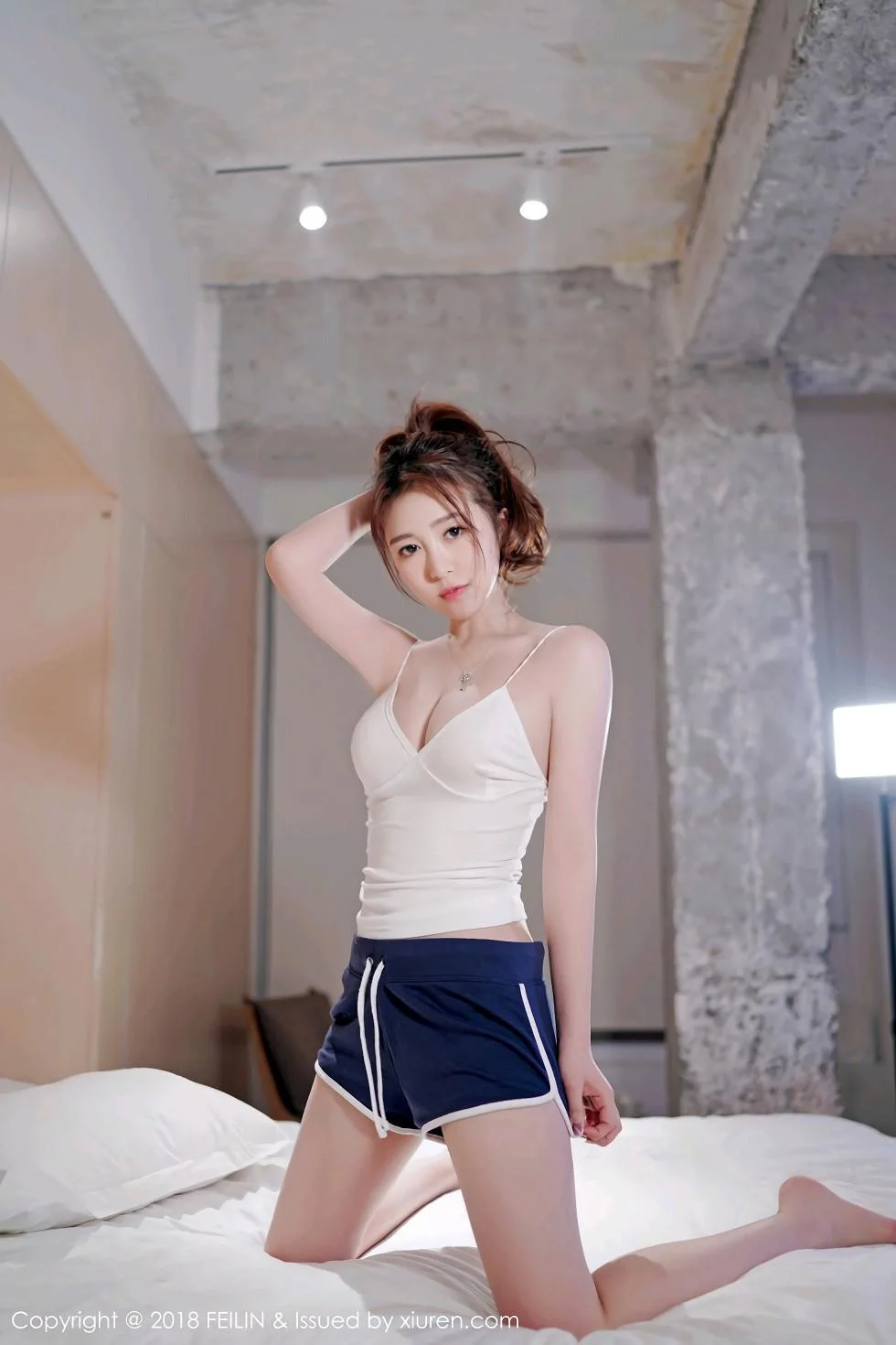 清纯妹子yumi黄奕清居家床上大尺度全裸奶油遮点喷血绝美写真 第 53 张