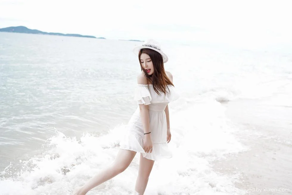 芷儿Momoko海边清纯白色薄纱裙+全裸泡泡浴绝美写真 第 45 张