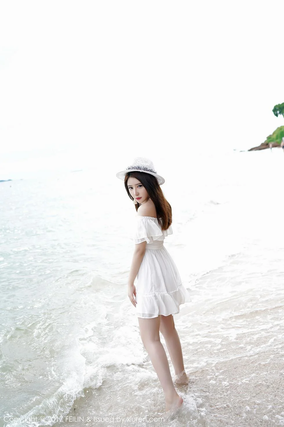 芷儿Momoko海边清纯白色薄纱裙+全裸泡泡浴绝美写真 第 48 张