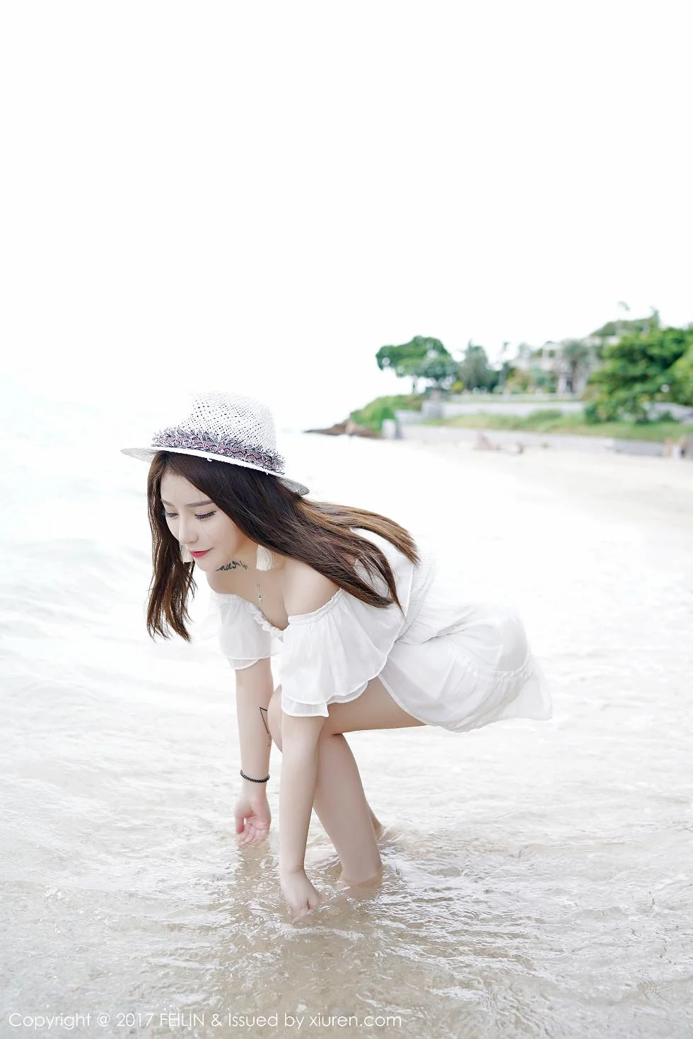 芷儿Momoko海边清纯白色薄纱裙+全裸泡泡浴绝美写真 第 53 张