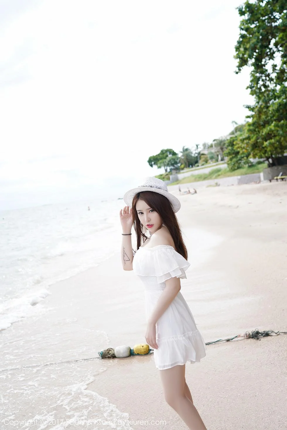 芷儿Momoko海边清纯白色薄纱裙+全裸泡泡浴绝美写真 第 61 张