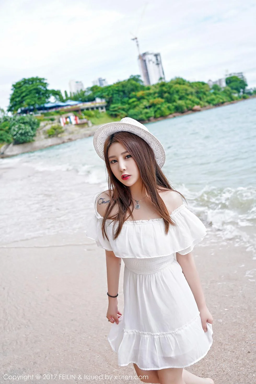 芷儿Momoko海边清纯白色薄纱裙+全裸泡泡浴绝美写真 第 66 张