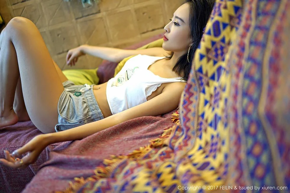 赵艺璇居家热裤紧身背心秀性感马甲线妩媚迷人写真 第 40 张