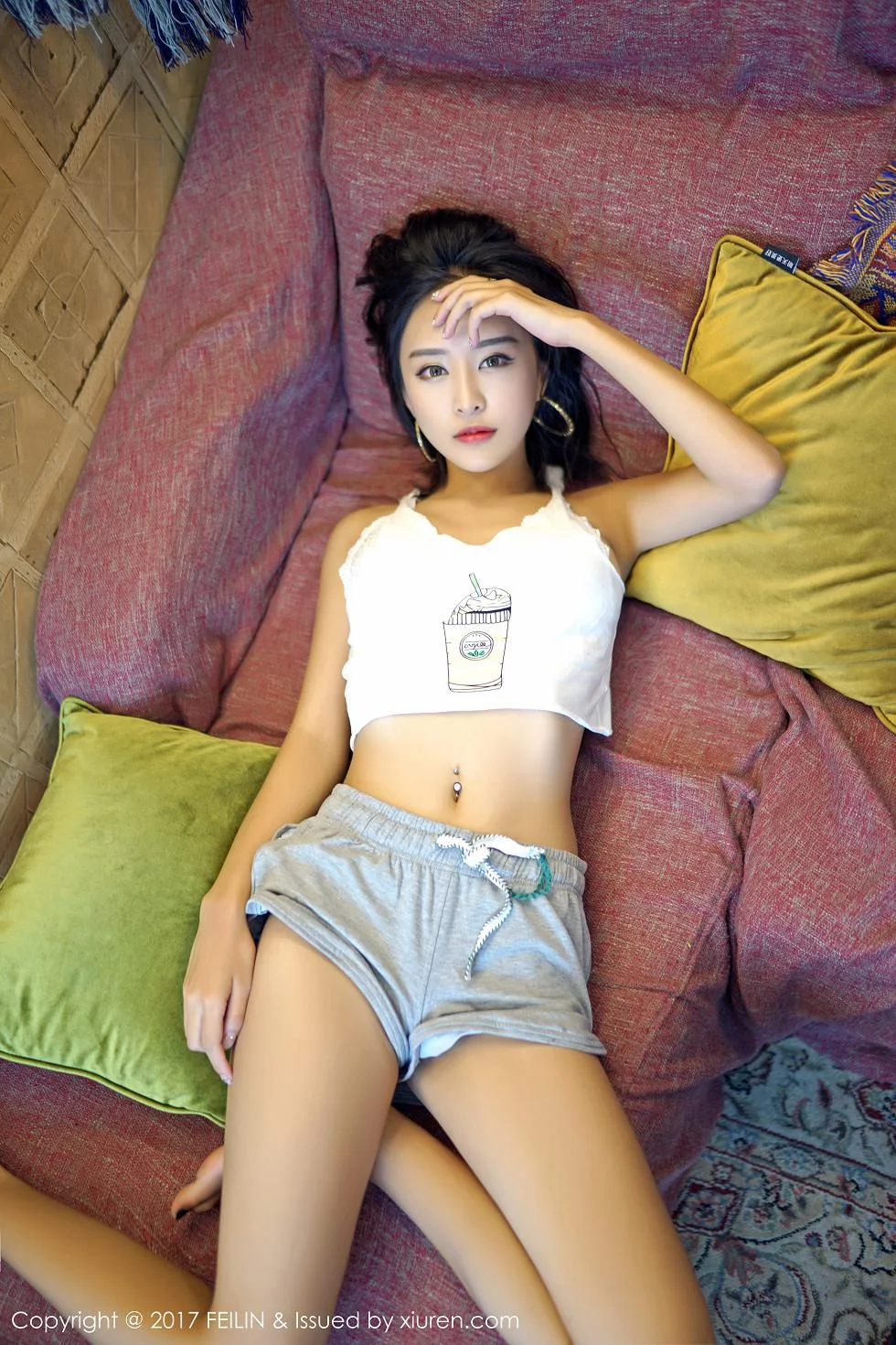 赵艺璇居家热裤紧身背心秀性感马甲线妩媚迷人写真 第 47 张